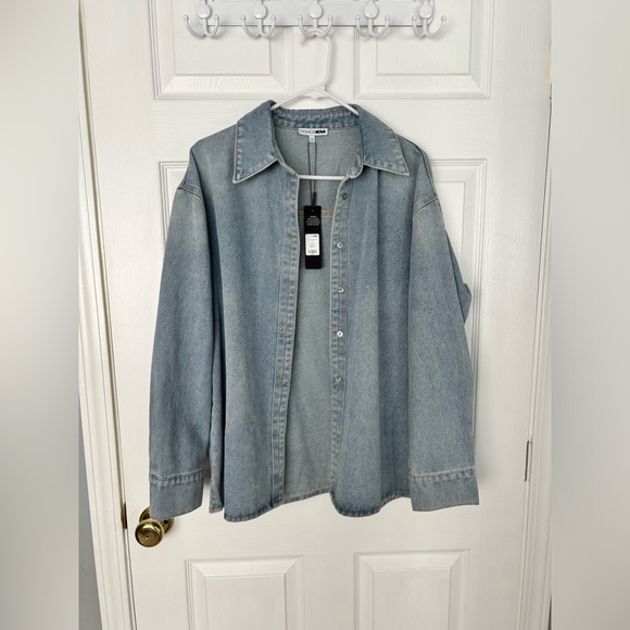 NWT Fashion Nova No hard feelings denim shirt light wash size small - Picture 3 of 8